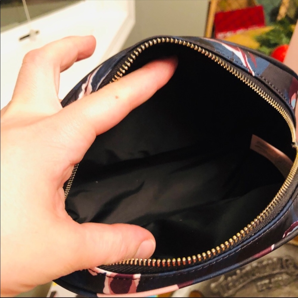 đź•´ Kate Spade cosmetic case - Picture 2 of 4